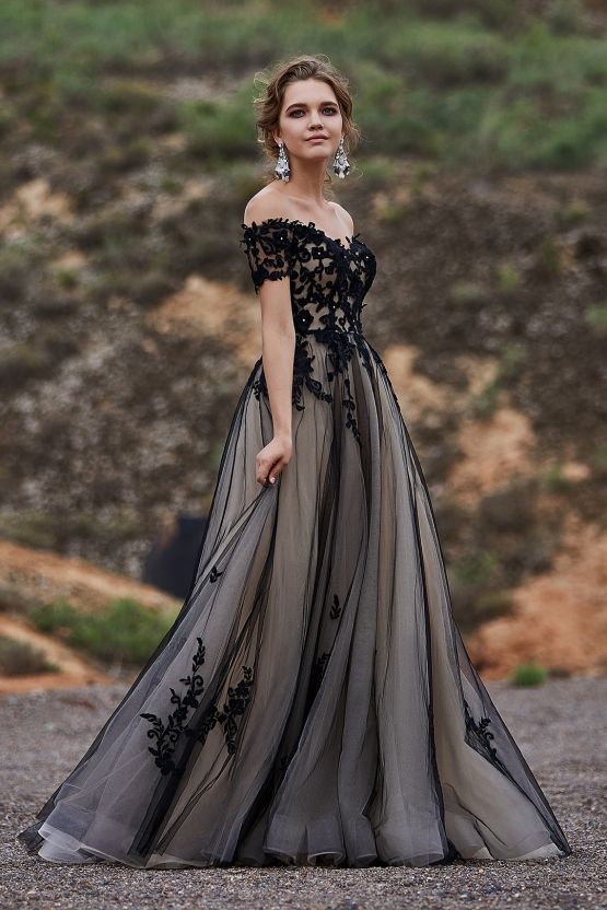 váy cưới đen gothic