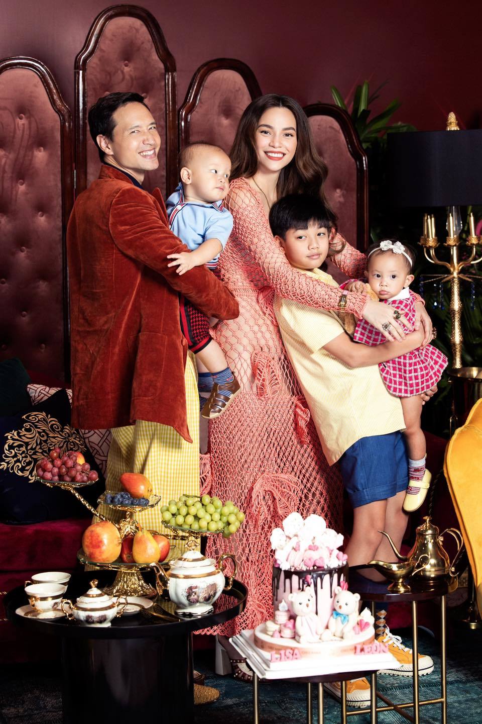 Gia đình ca sĩ Hồ Ngọc Hà cùng ông xã Kim Lý từng khiến người hâm mộ đứng ngồi không yên khi khoe khoảnh khắc hạnh phúc của gia đình cực đẹp. (Ảnh: FBNV)