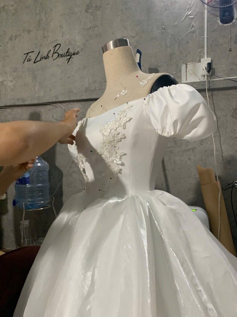 How to Choose the Right Wedding Dress Manufacturer
